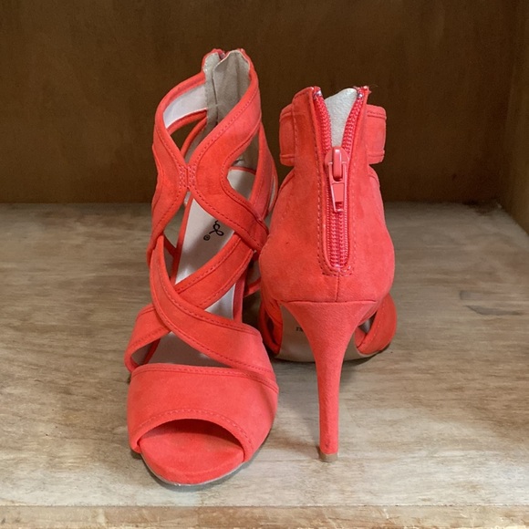 Qupid Heels! Size 6.5! - Picture 4 of 7